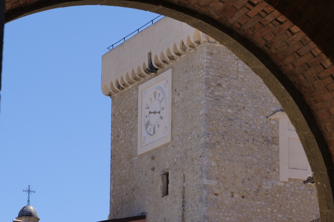 L'orologio a sei ore sulla Torre dei Templari 